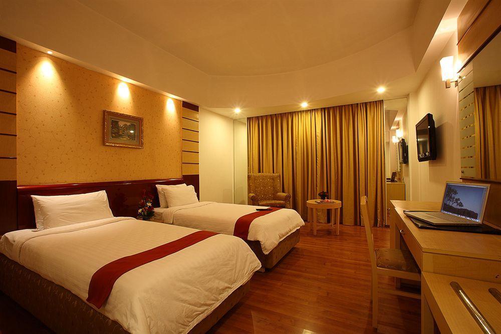 Katriya De Royal Hotel Hyderabad Exterior foto